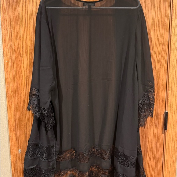 Elegant Black Lace Kimono - Picture 3 of 4
